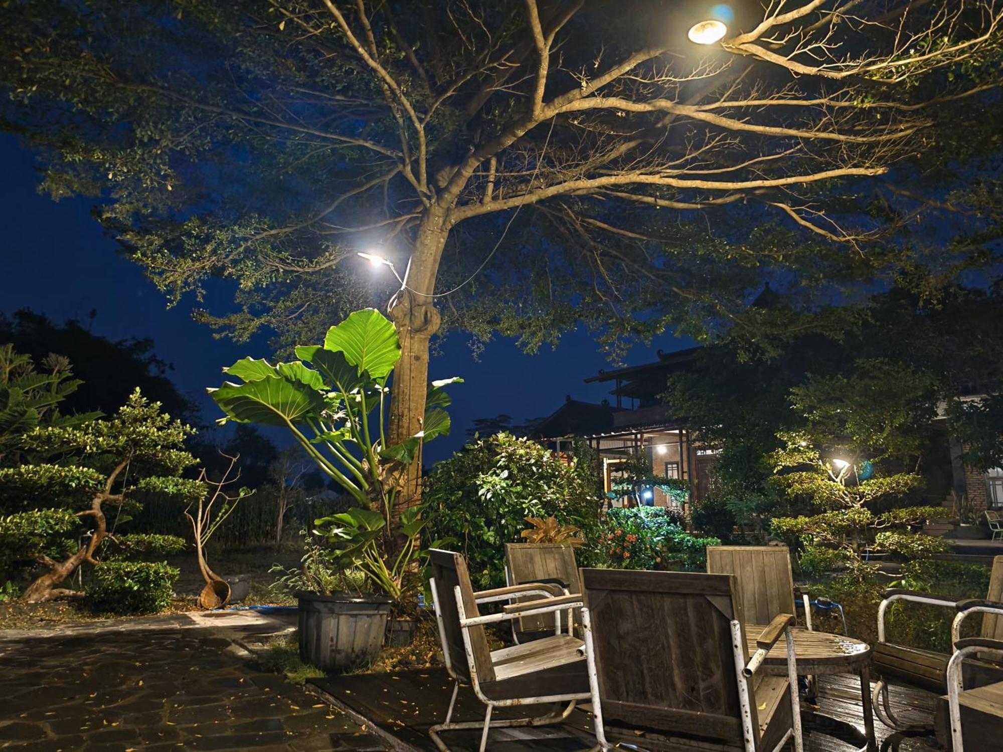 Lotus 2 Guest House Magelang Eksteriør billede