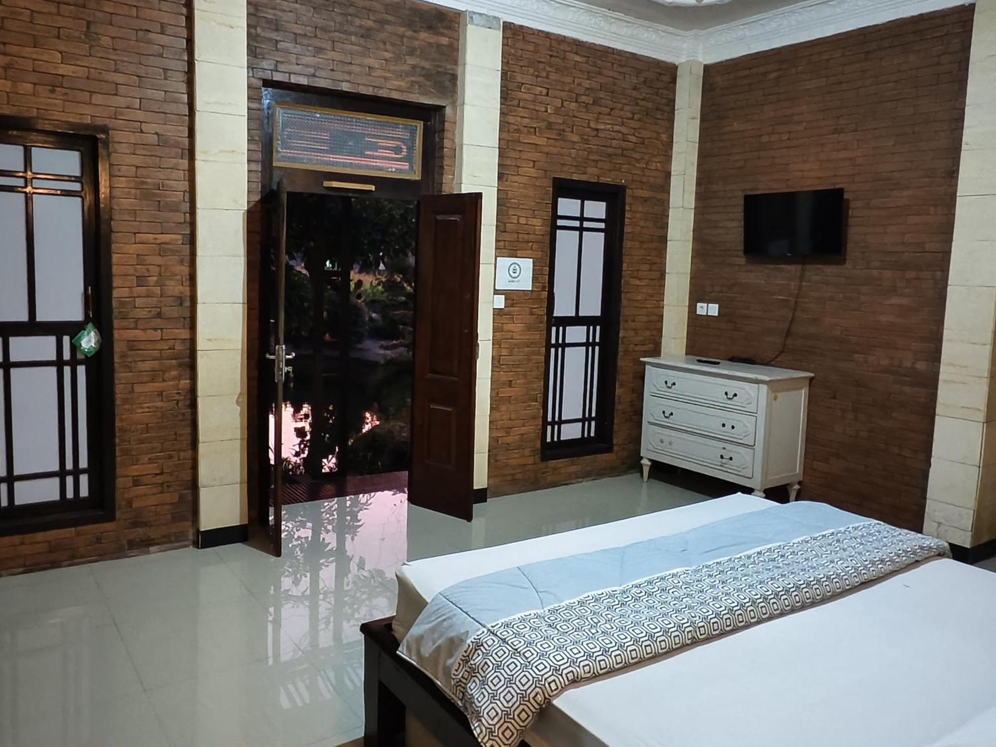 Lotus 2 Guest House Magelang Eksteriør billede