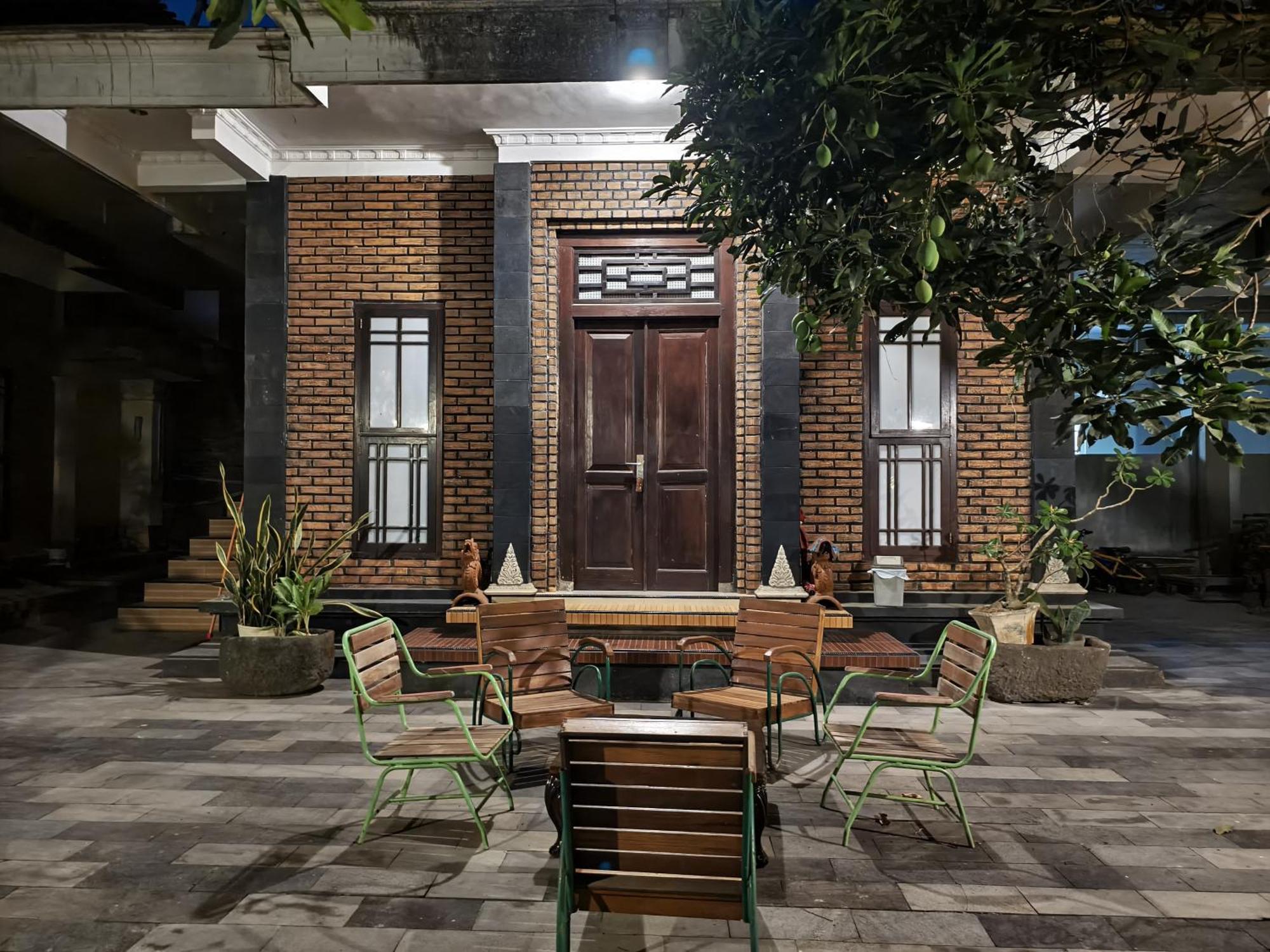 Lotus 2 Guest House Magelang Eksteriør billede