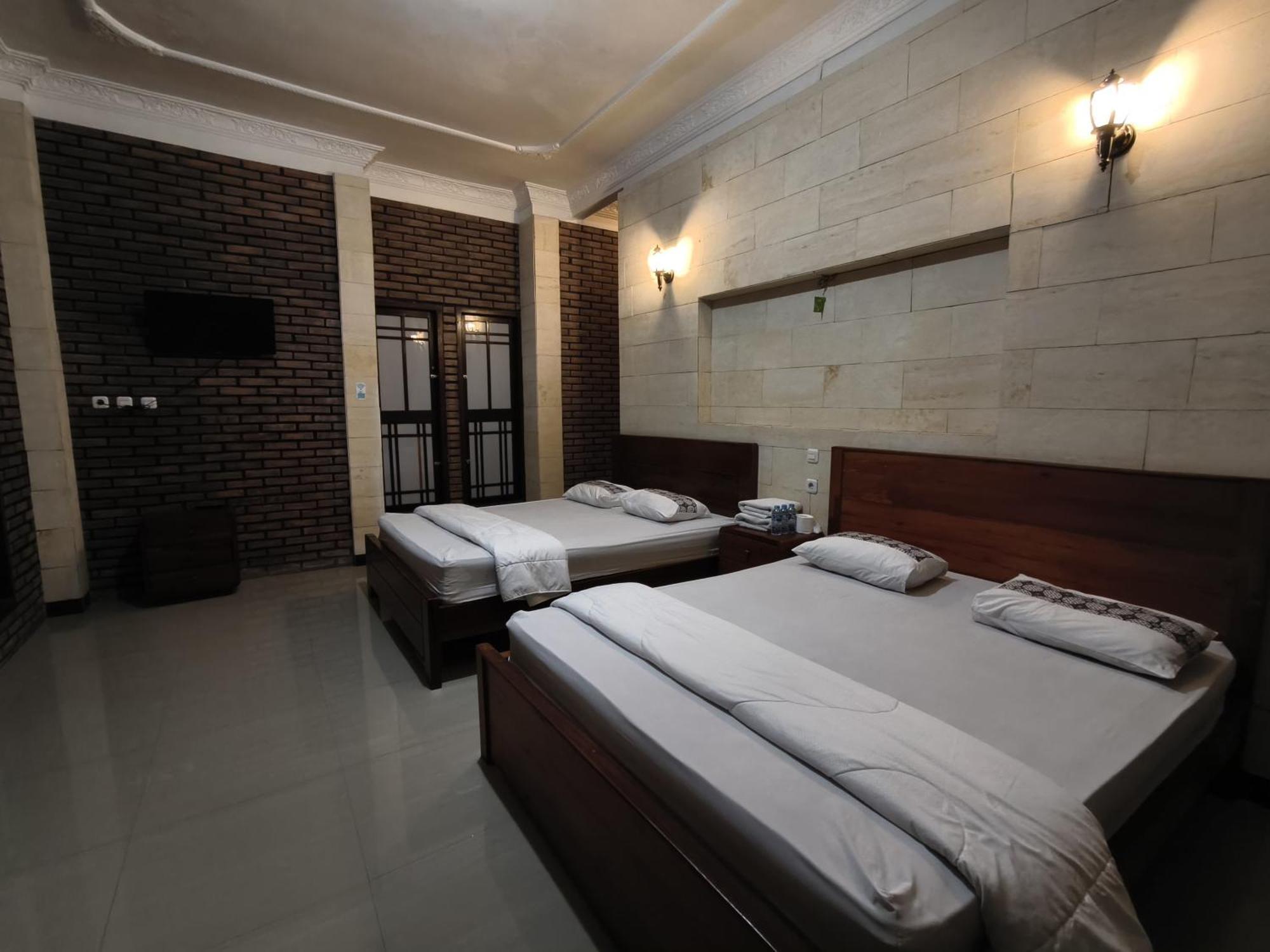 Lotus 2 Guest House Magelang Eksteriør billede