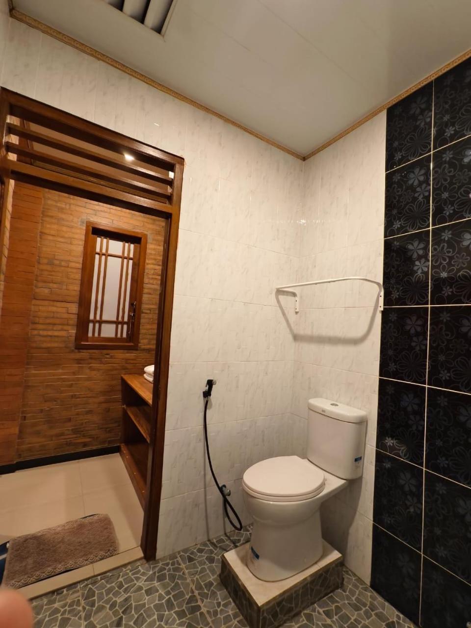 Lotus 2 Guest House Magelang Eksteriør billede