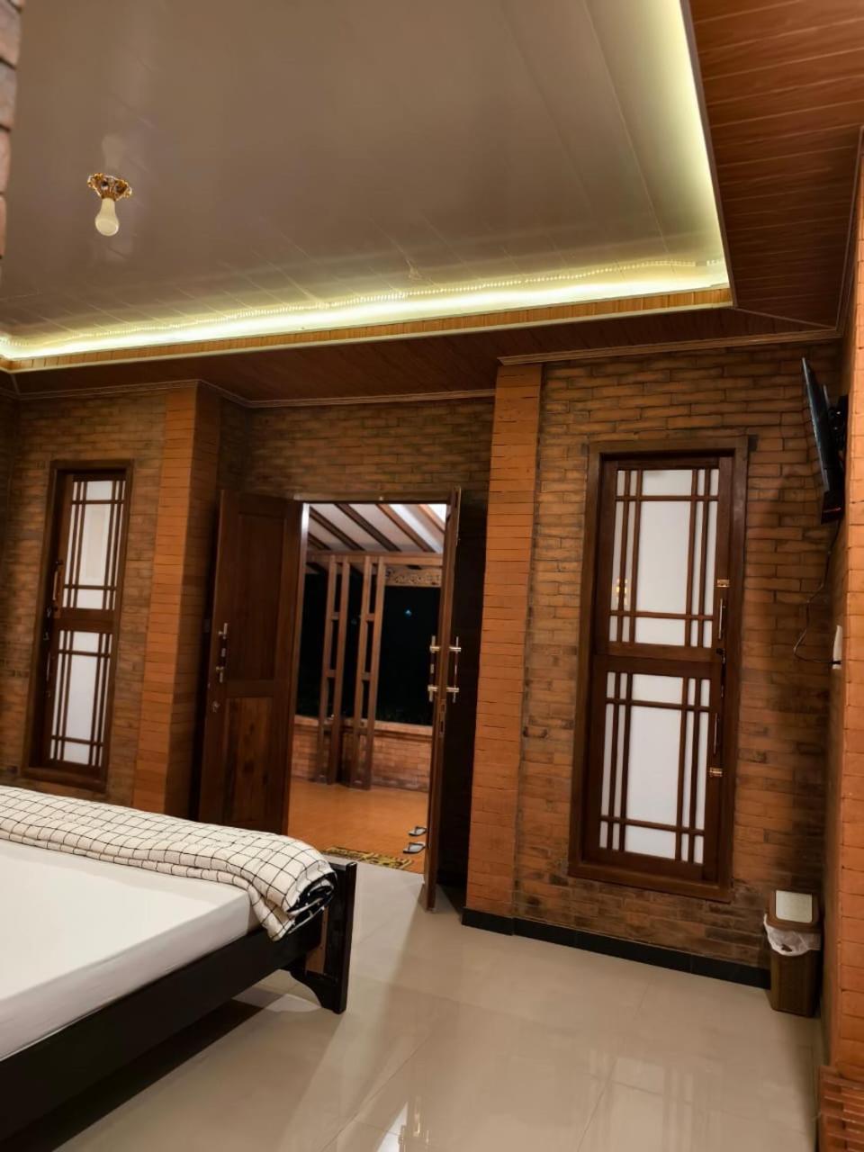 Lotus 2 Guest House Magelang Eksteriør billede