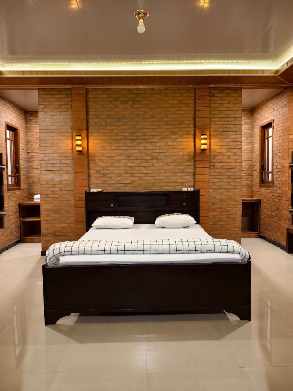 Lotus 2 Guest House Magelang Eksteriør billede
