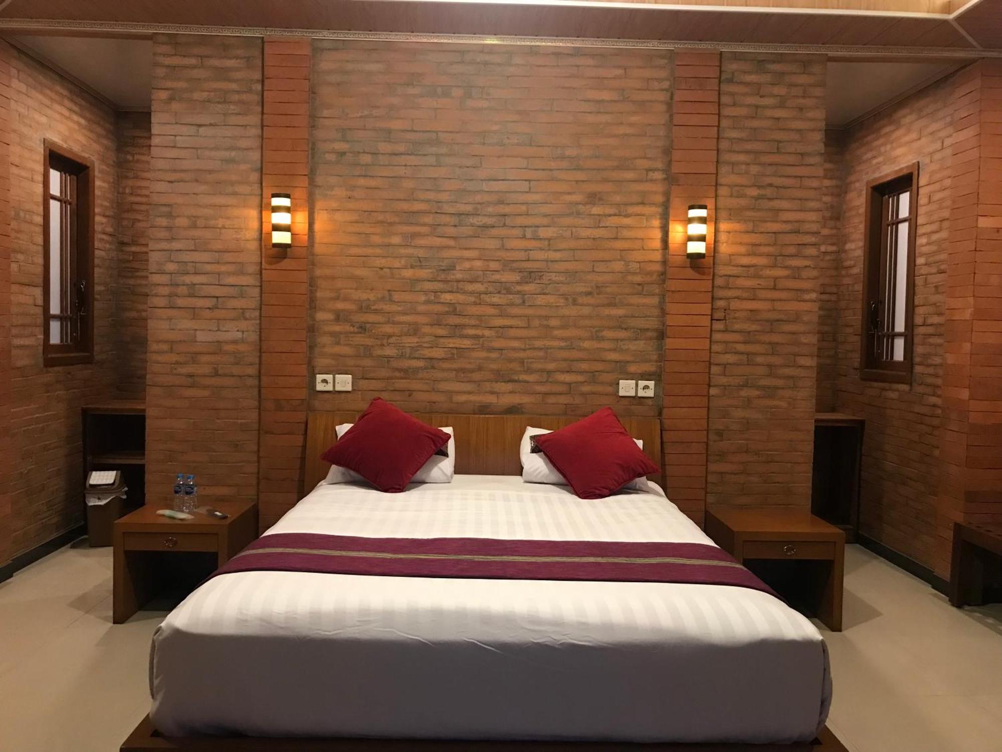 Lotus 2 Guest House Magelang Eksteriør billede